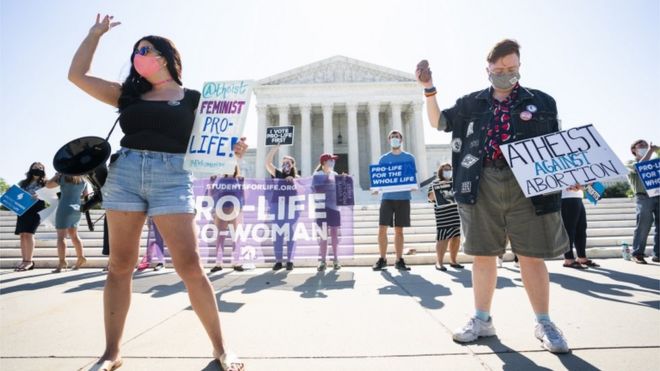 US Top Court Strikes Down Law Limiting Abortions