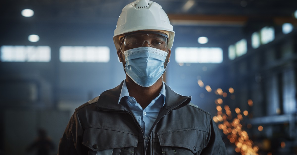 Professional Heavy Industry Engineer Worker Wearing Safety Face Mask-img