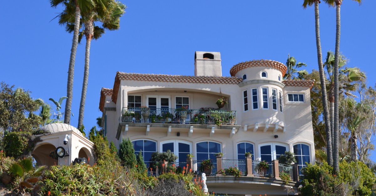 An ocean front home overlooking the Pacific Ocean in Laguna Beach CA-img