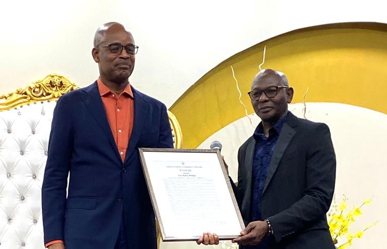 Hon Mackie Holder presents Earl Phillips with a Citation-img (2)