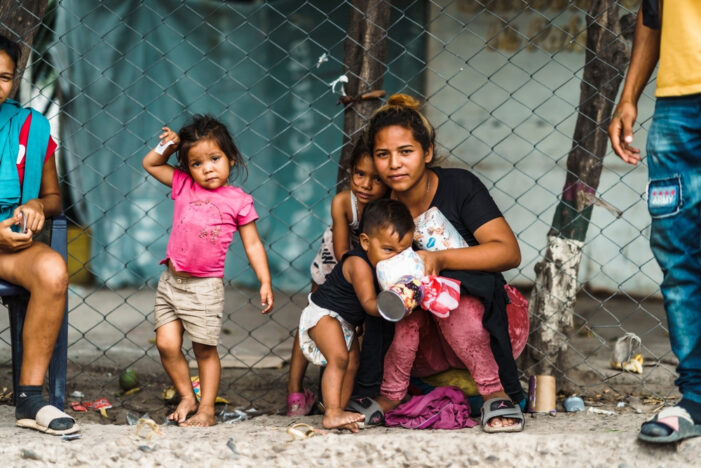 Three-Quarters of Refugees and Migrants from Venezuela Struggle to Access Basic Services in Latin America and the Caribbean