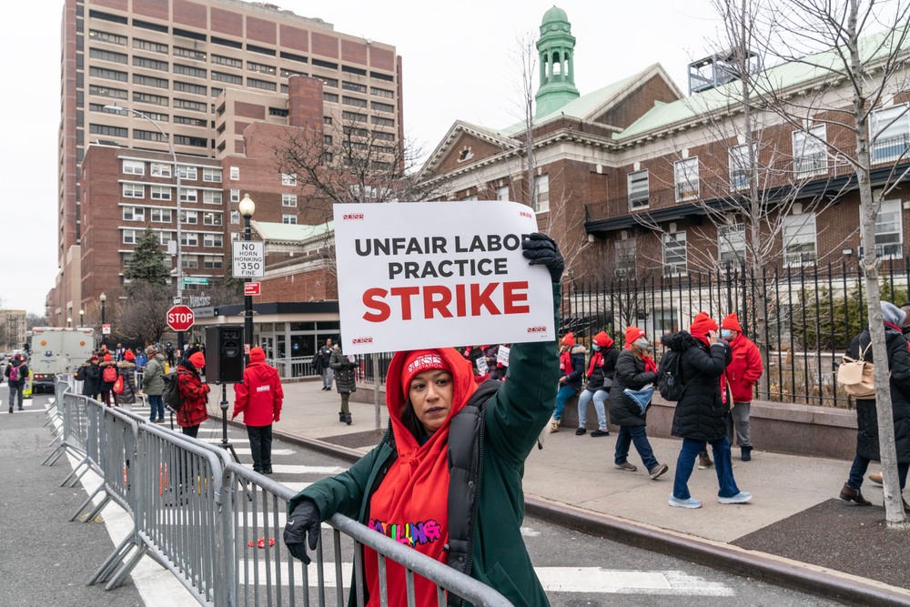 Nurses at Montefiore Medical Center in New York continue to strike-img (1)