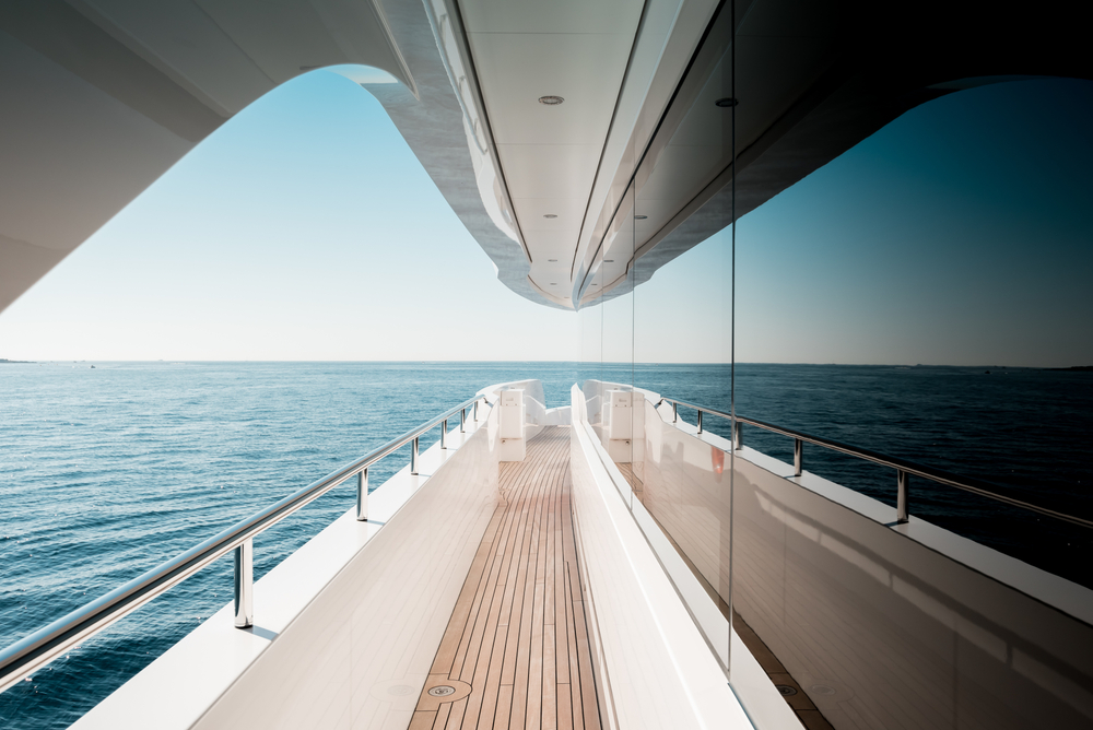 Beautiful,Detail,Of,A,Superyacht,Upper,Deck,Corridor,Reflection,On