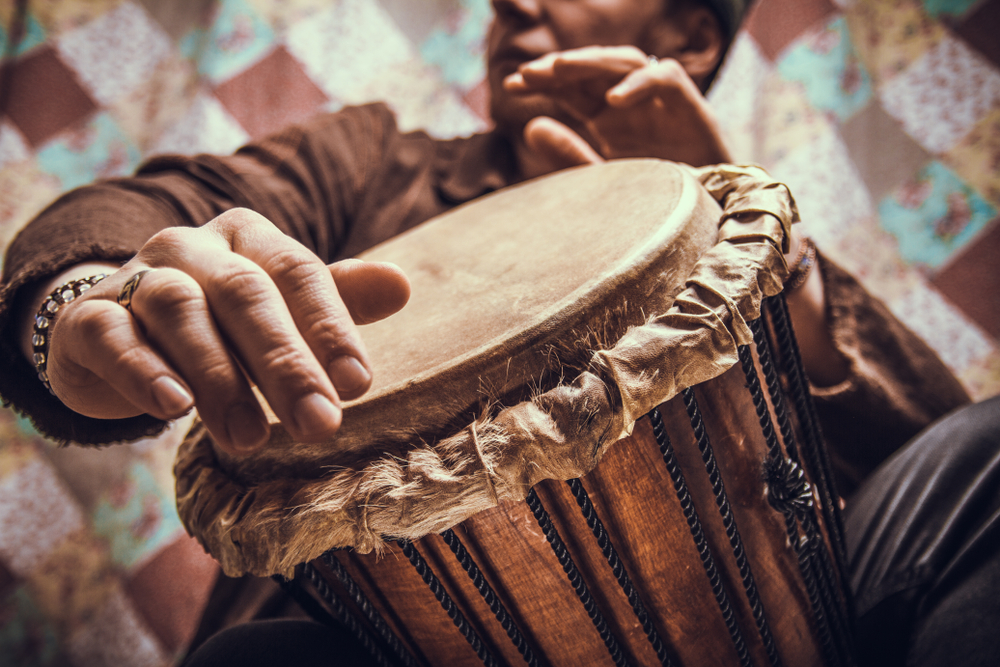 Ethnic,Percussion,Musical,Instrument,Jembe,And,Male,Hands